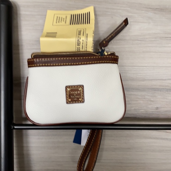 NWT-Dooney&Bourke Belvedere Pebble Wristlet, White - Picture 4 of 8
